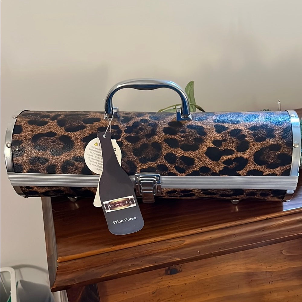 NWT Wine Purse- leopard print